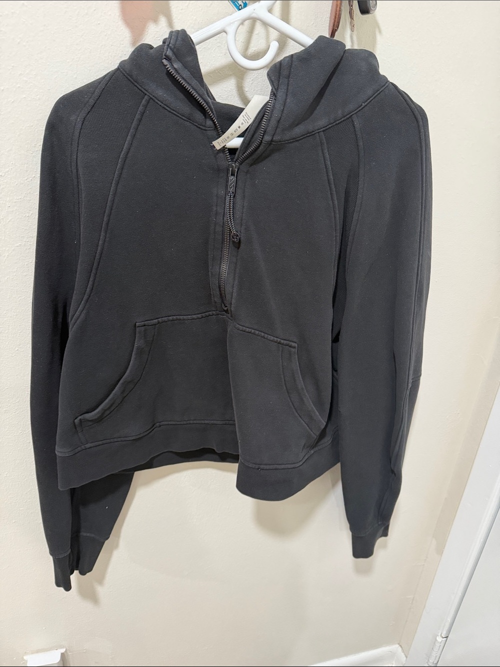 Black Cropped Lululemon Scuba